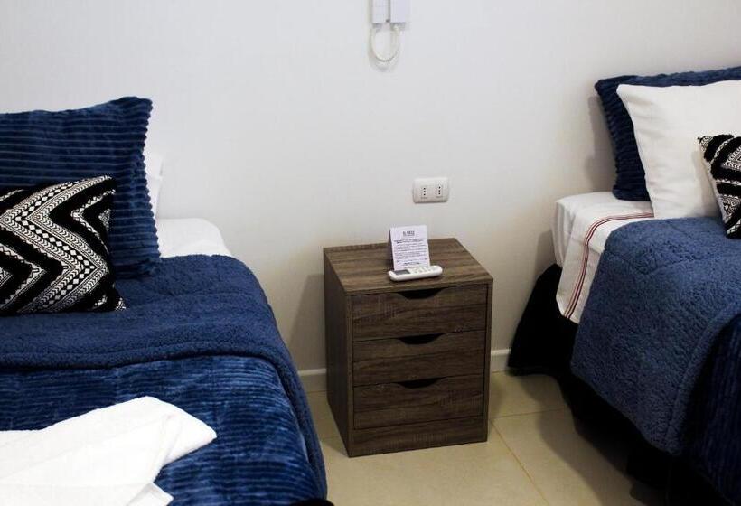 بنسيون Hostal El Valle