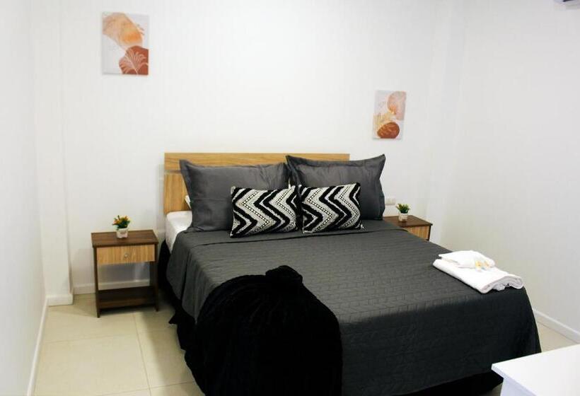 بنسيون Hostal El Valle