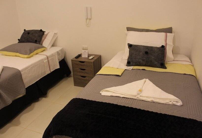 بنسيون Hostal El Valle