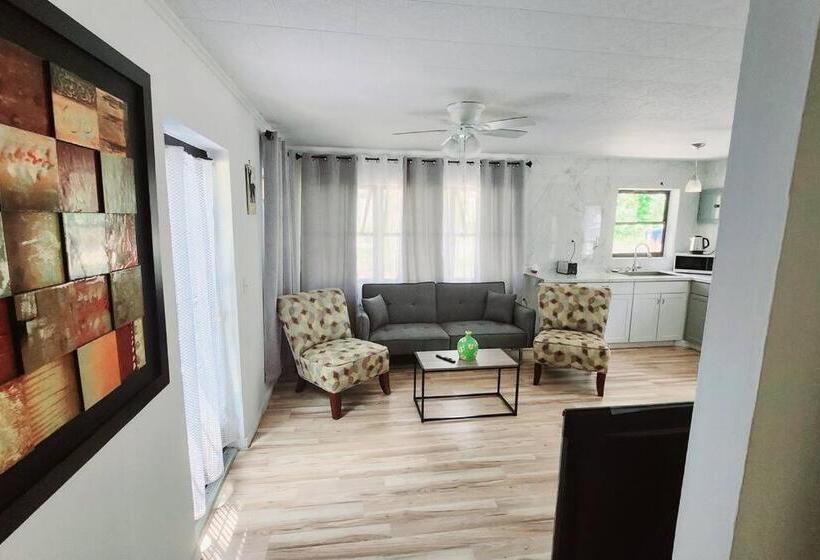 ペンション New Cottage In Lake Placid On Lake Istokpoga