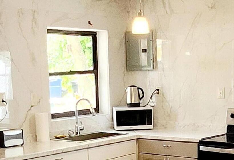 ペンション New Cottage In Lake Placid On Lake Istokpoga