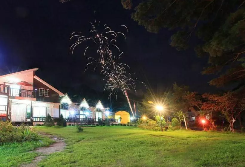 Majatalo Sangju Sogrisan Solhyanggipensyeon