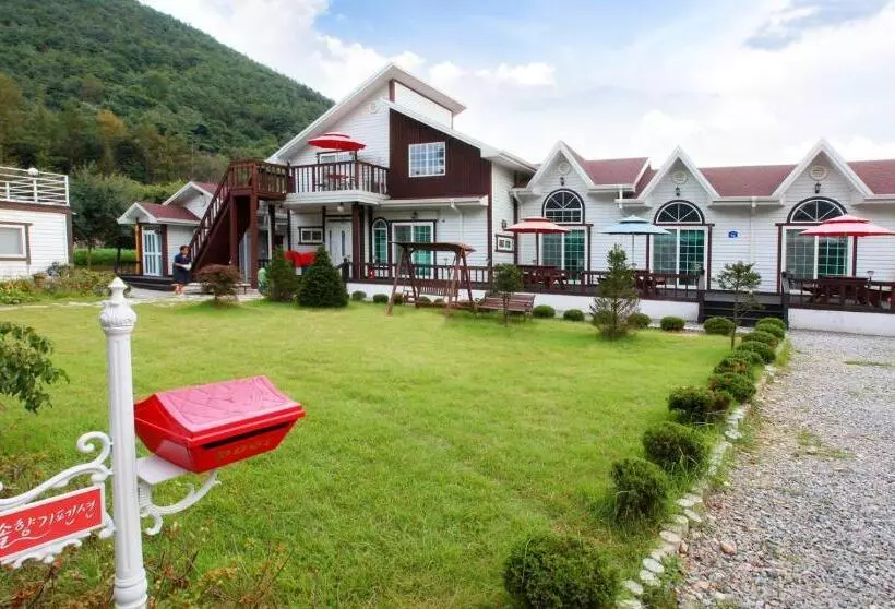 Majatalo Sangju Sogrisan Solhyanggipensyeon