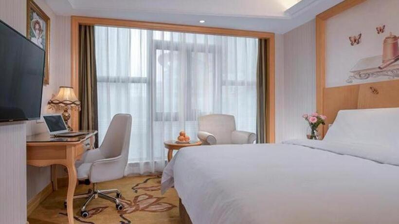 Vienna Hotel Shenzhen Qinghu Metro Station