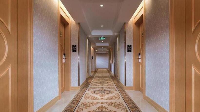 Vienna Hotel Shenzhen Qinghu Metro Station