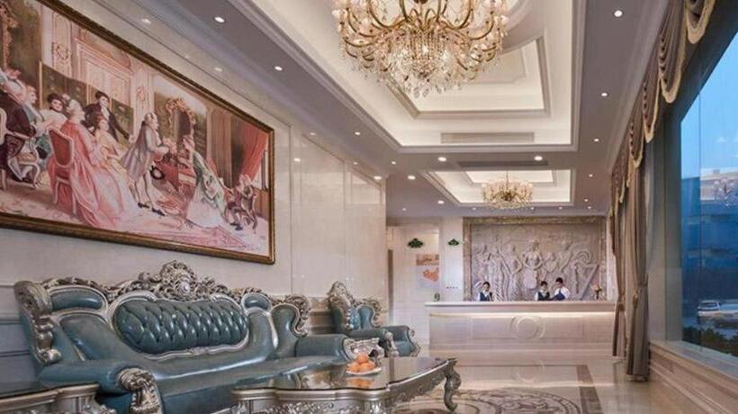 Vienna Hotel Shenzhen Qinghu Metro Station