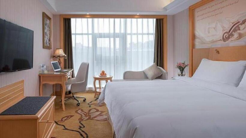 Vienna Hotel Shenzhen Qinghu Metro Station