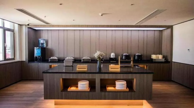 Hanting Hotel Baoding Xiong County Bus Station