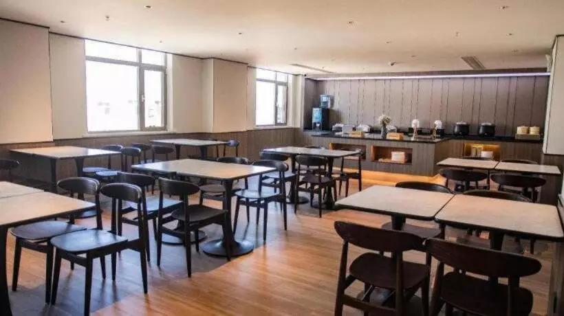 Hanting Hotel Baoding Xiong County Bus Station