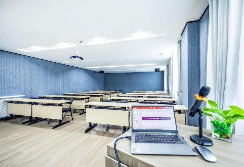 Hanting Hotel Tianjin Chenglindao Metro Station