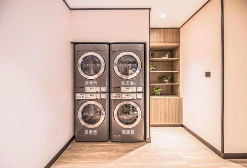 Hanting Hotel Tianjin Chenglindao Metro Station