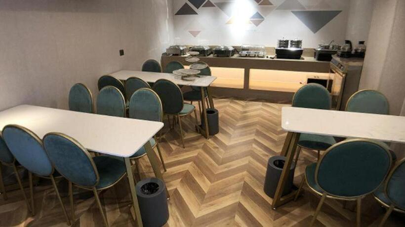 Starway Hotel Qingju Yancheng Railway Station