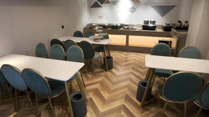 Starway Hotel Qingju Yancheng Railway Station