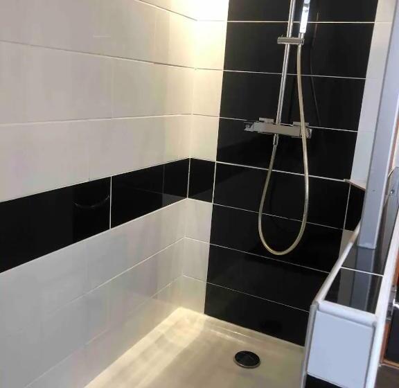 تختخواب و صبحانه La Marc Quize