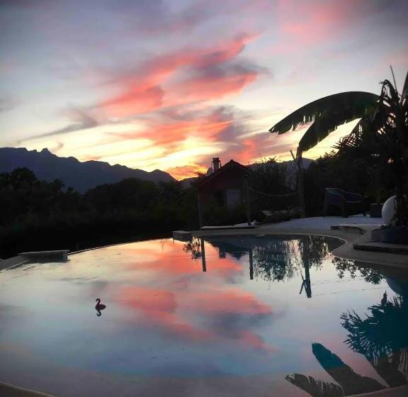 تختخواب و صبحانه La Marc Quize