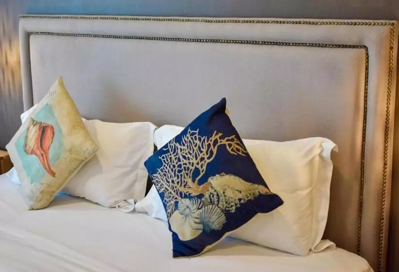 Duplex Rooms Pool View At Thalay Cha Am