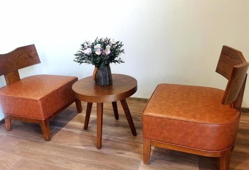 Hanting Hotel Shanghai Qilianshan Road Metro Station