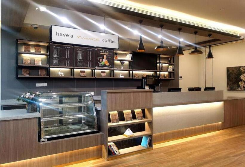 Hanting Hotel Shanghai Qilianshan Road Metro Station