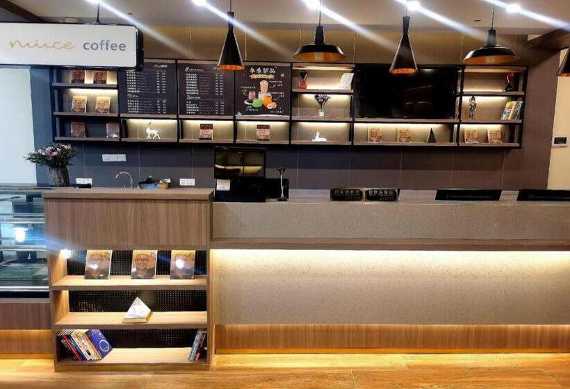 Hanting Hotel Shanghai Qilianshan Road Metro Station