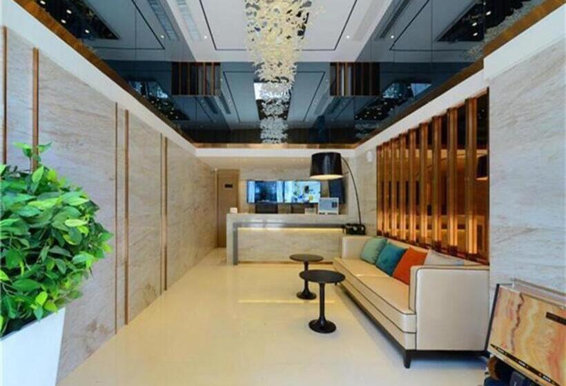 Отель City Comfort Inn Guiyang Financial City Convention Center Metro Station