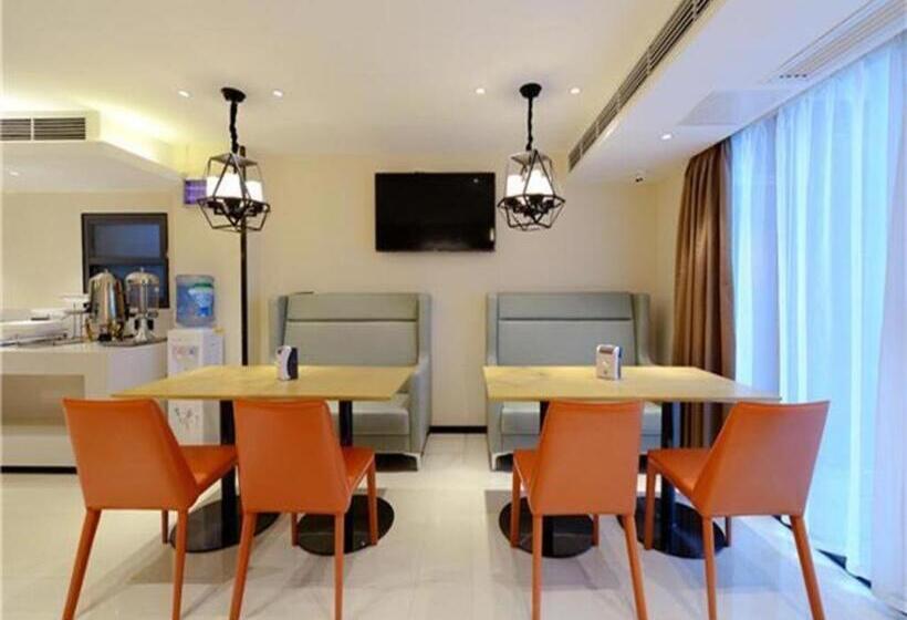 Отель City Comfort Inn Guiyang Financial City Convention Center Metro Station