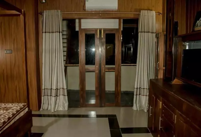 هتل Gangana Resort Inn