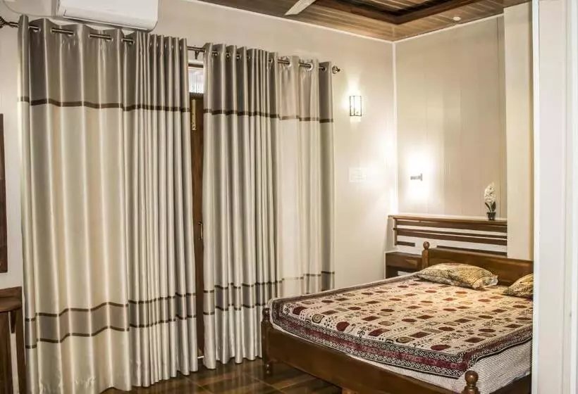 هتل Gangana Resort Inn