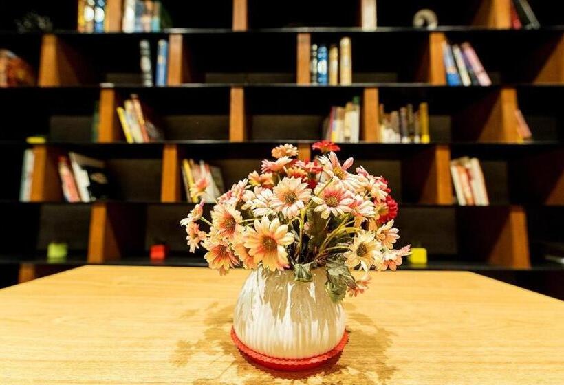 Otel James Joyce Coffetel· Zhengzhou Wenhua Road Technology Market