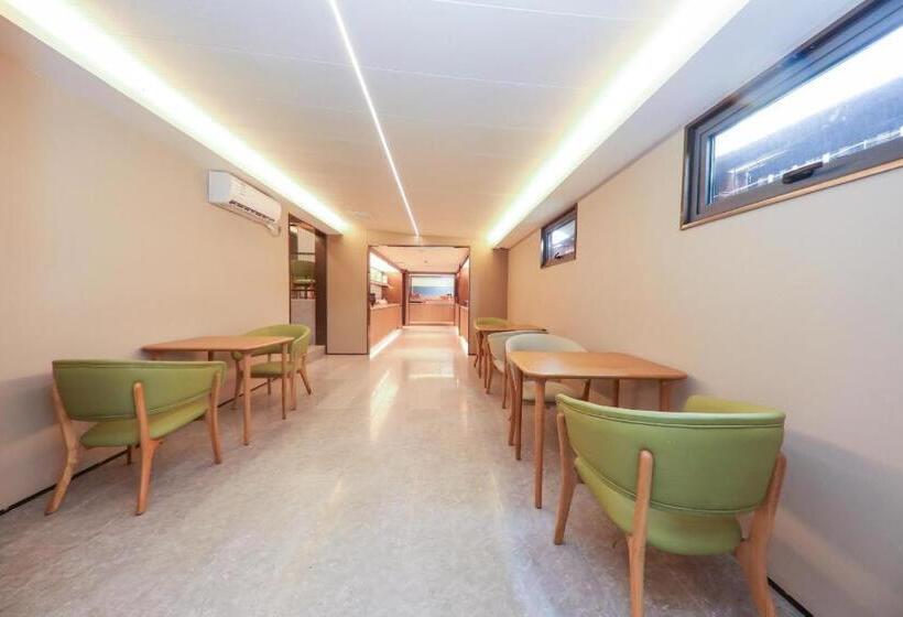 Ji Hotel Shanghai Renming Guangchang Weihai Road