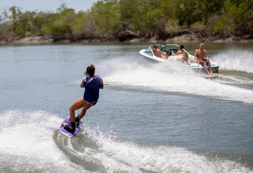 ユースホステル Villa Paz   La Villa Group