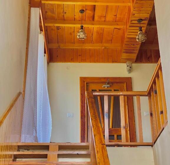 호텔 Aananda Boutique Stays Manali