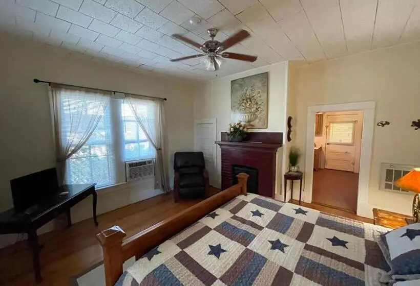 Hotelli Carriage Inn Bandera Suite 2