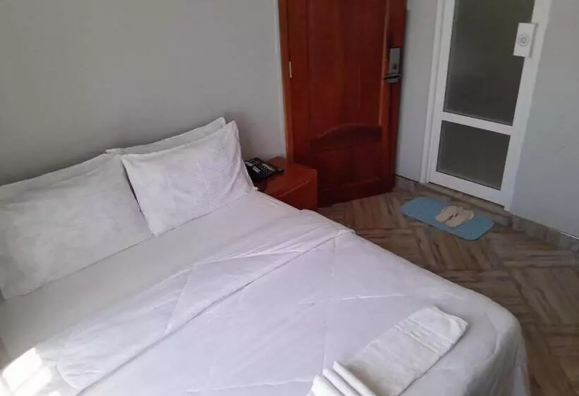 ホテル Mbeya Starinn