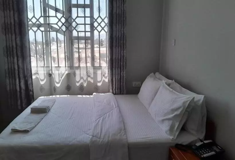 ホテル Mbeya Starinn