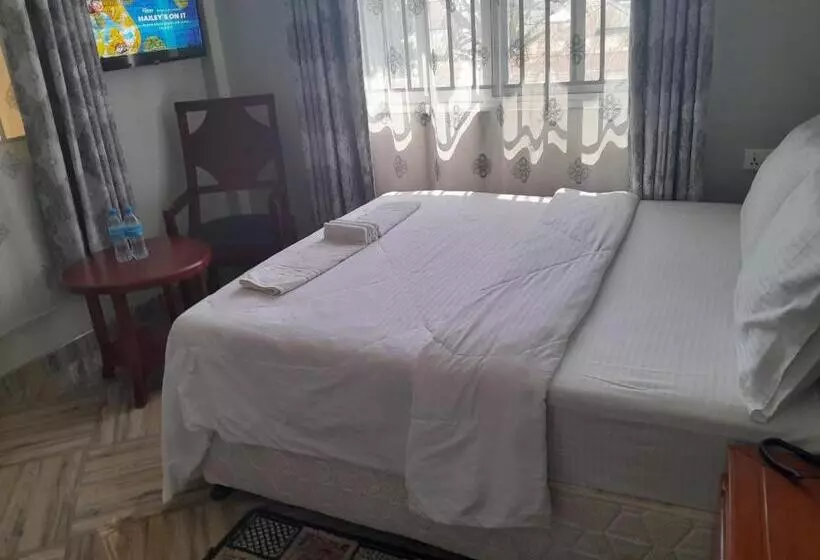 ホテル Mbeya Starinn