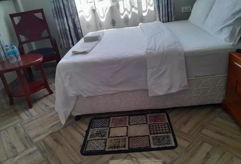 ホテル Mbeya Starinn