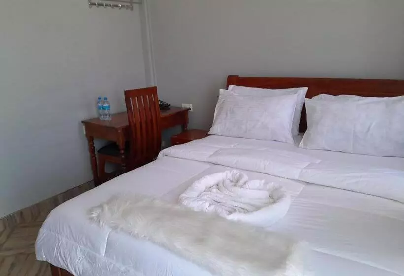 ホテル Mbeya Starinn