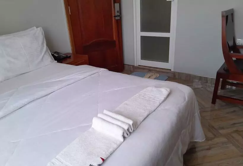 ホテル Mbeya Starinn