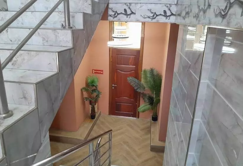 ホテル Mbeya Starinn