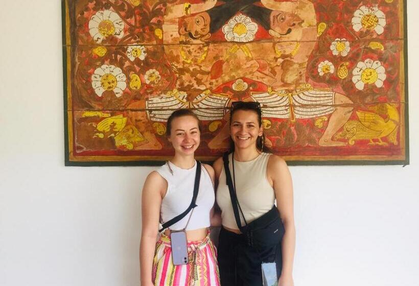 Panzió The Lake Round Guest House