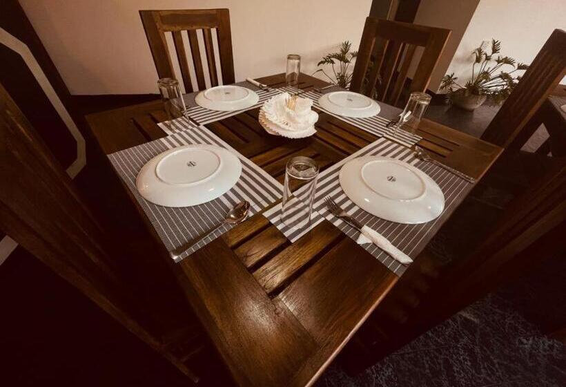 Panzió The Lake Round Guest House