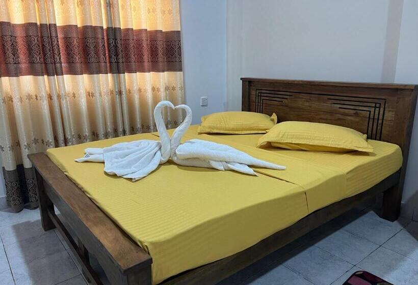 Panzió The Lake Round Guest House