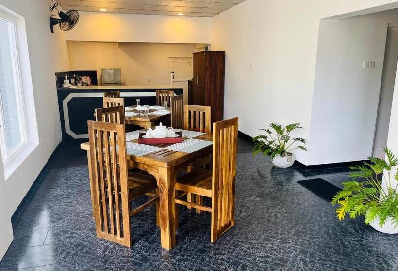 Panzió The Lake Round Guest House