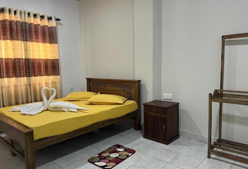 Panzió The Lake Round Guest House