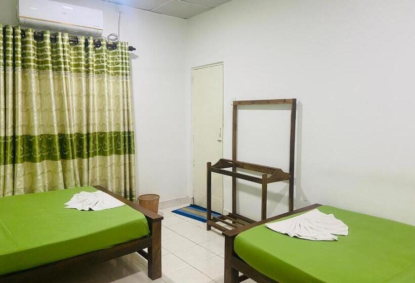 Panzió The Lake Round Guest House