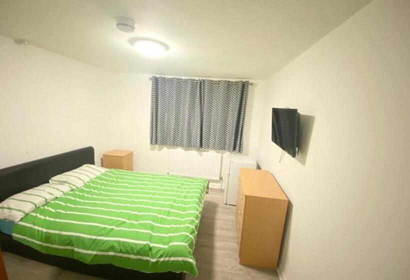 펜션 The Royal Boutique Heathrow Lodge By London