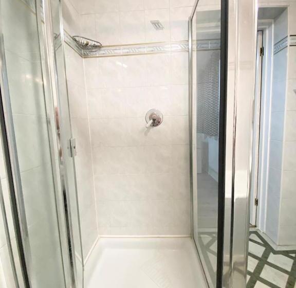 펜션 The Royal Boutique Heathrow Lodge By London