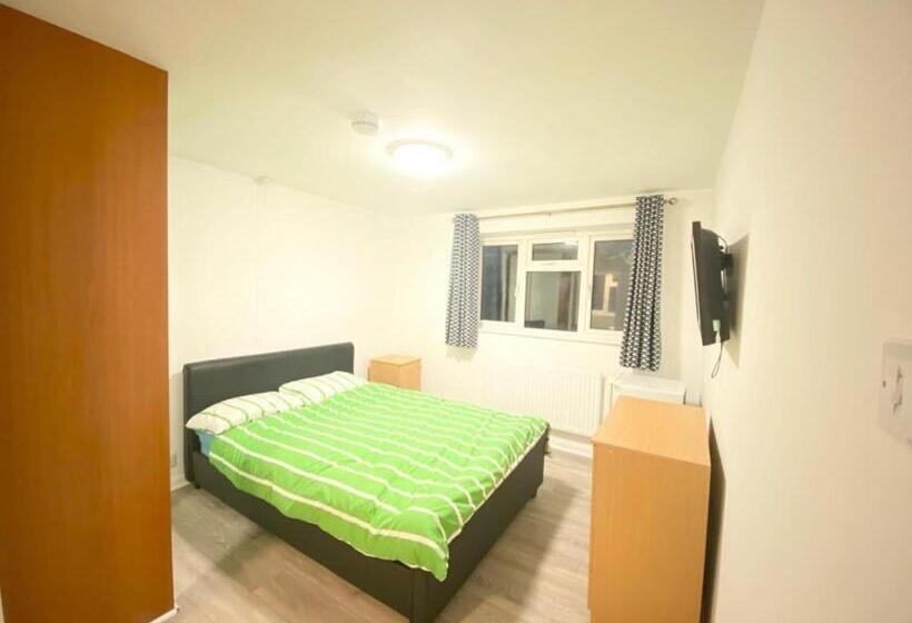 펜션 The Royal Boutique Heathrow Lodge By London