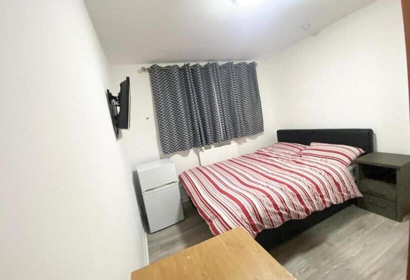 펜션 The Royal Boutique Heathrow Lodge By London