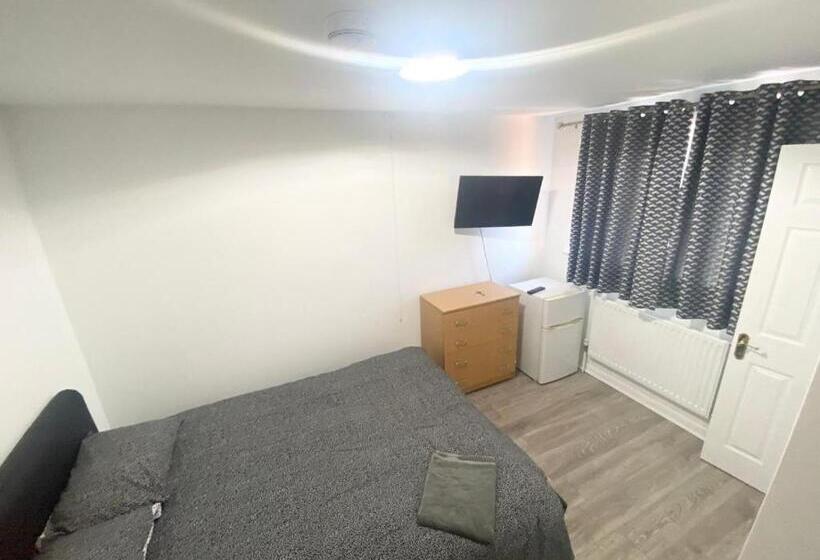 펜션 The Royal Boutique Heathrow Lodge By London